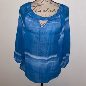 🩵💙NWOT Super Cute Semi-Sheer Top💙🩵